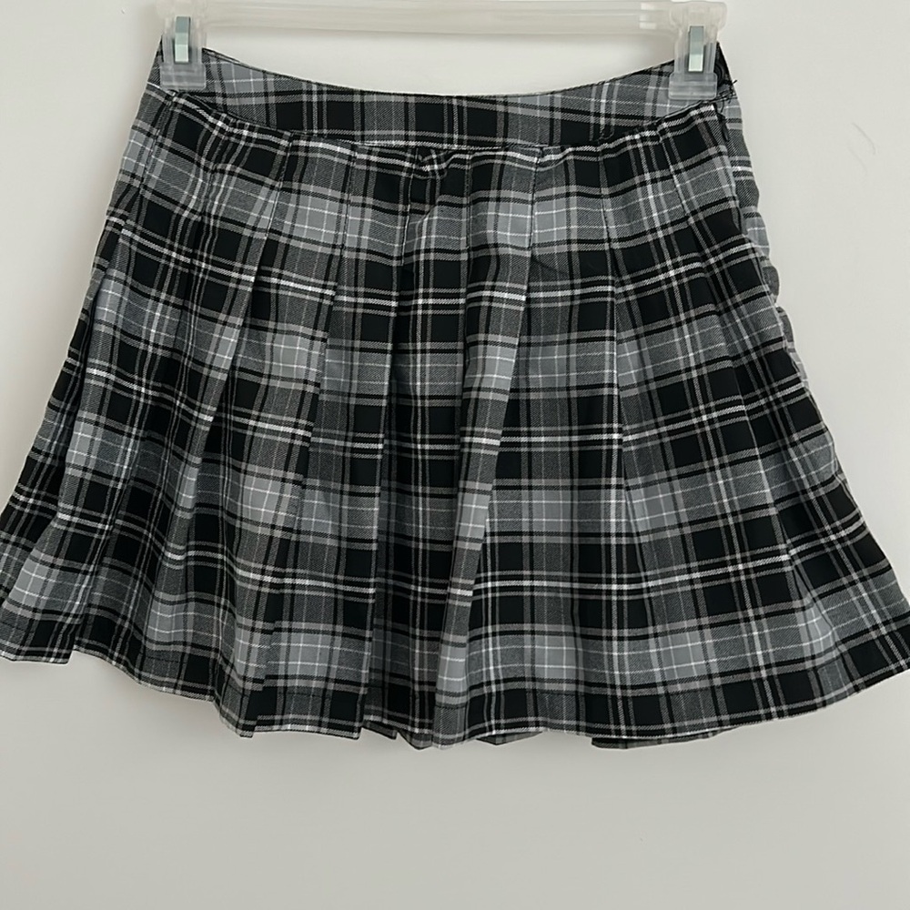 Forever 21 plaid pleated skirt side zip size M